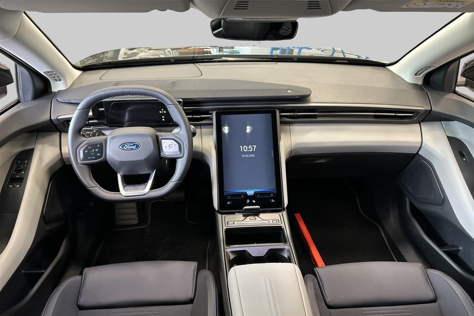 Ford Explorer iso kuva 7