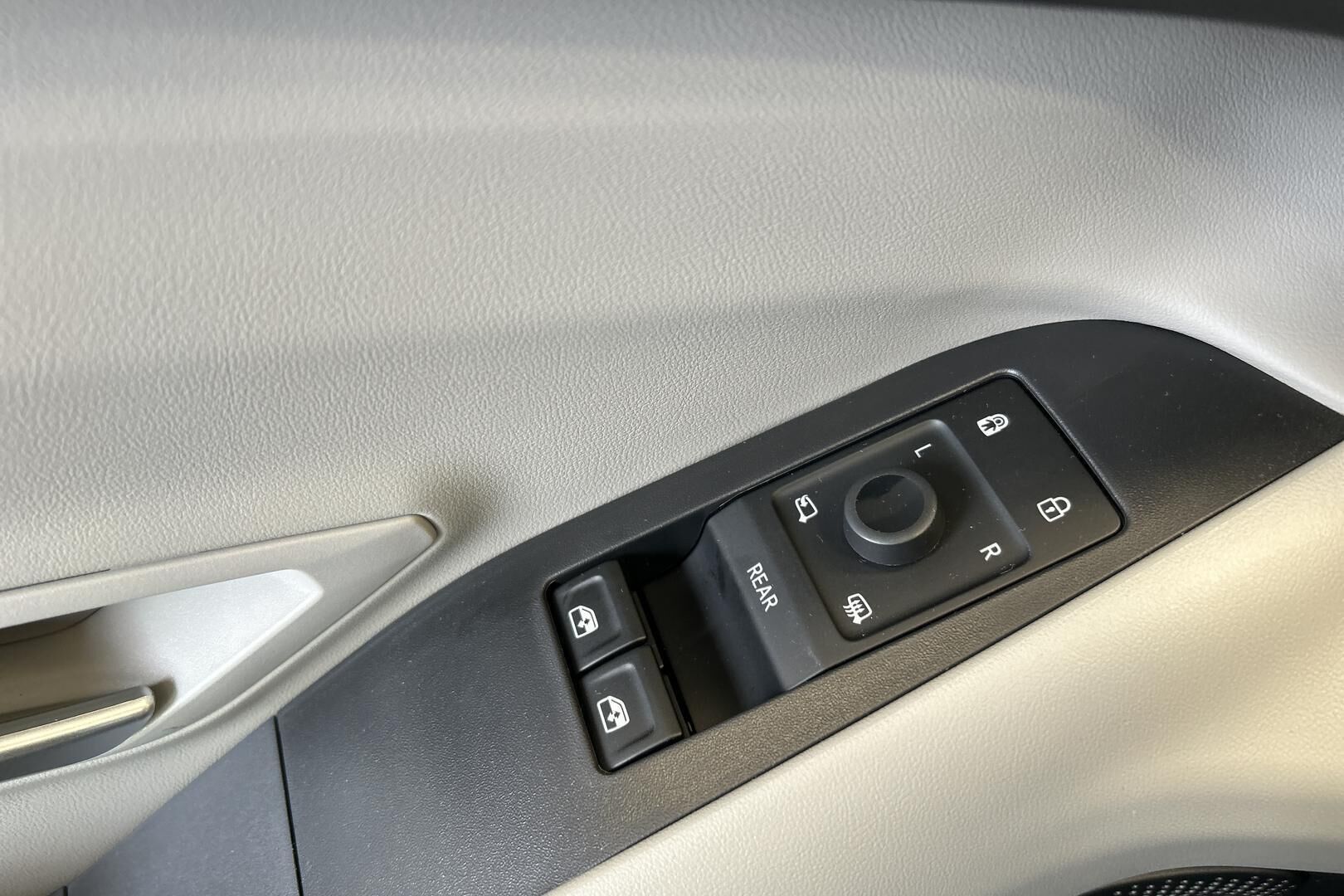 Ford Explorer iso kuva 10