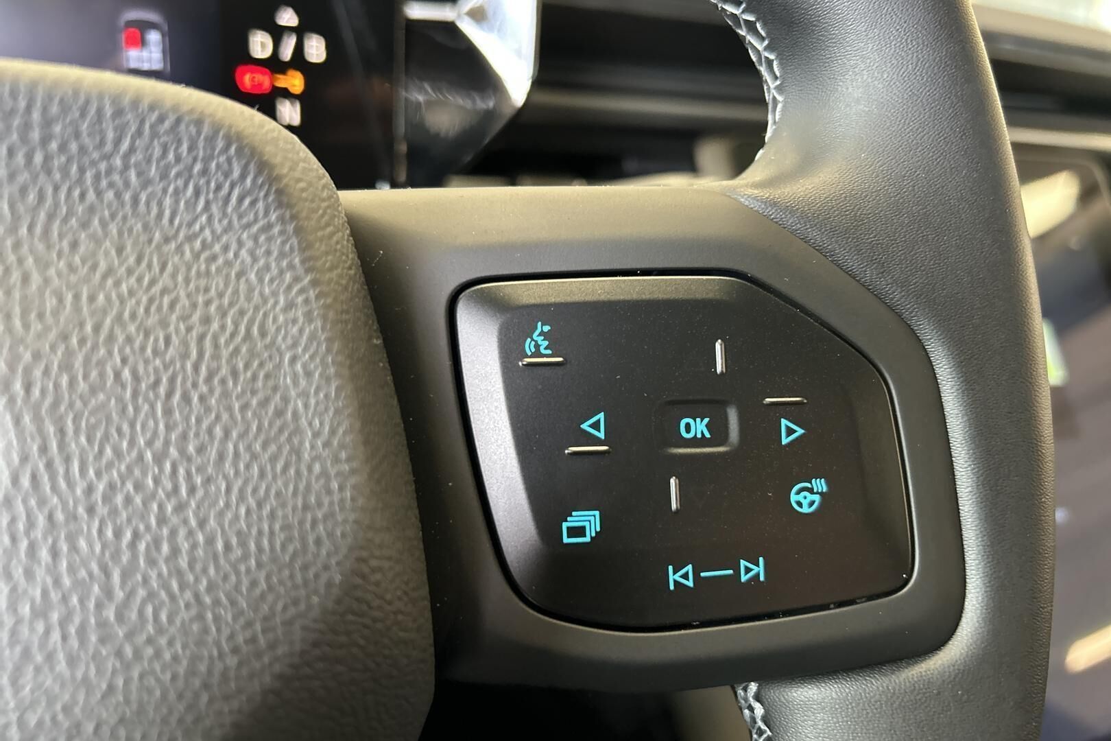 Ford Explorer iso kuva 21