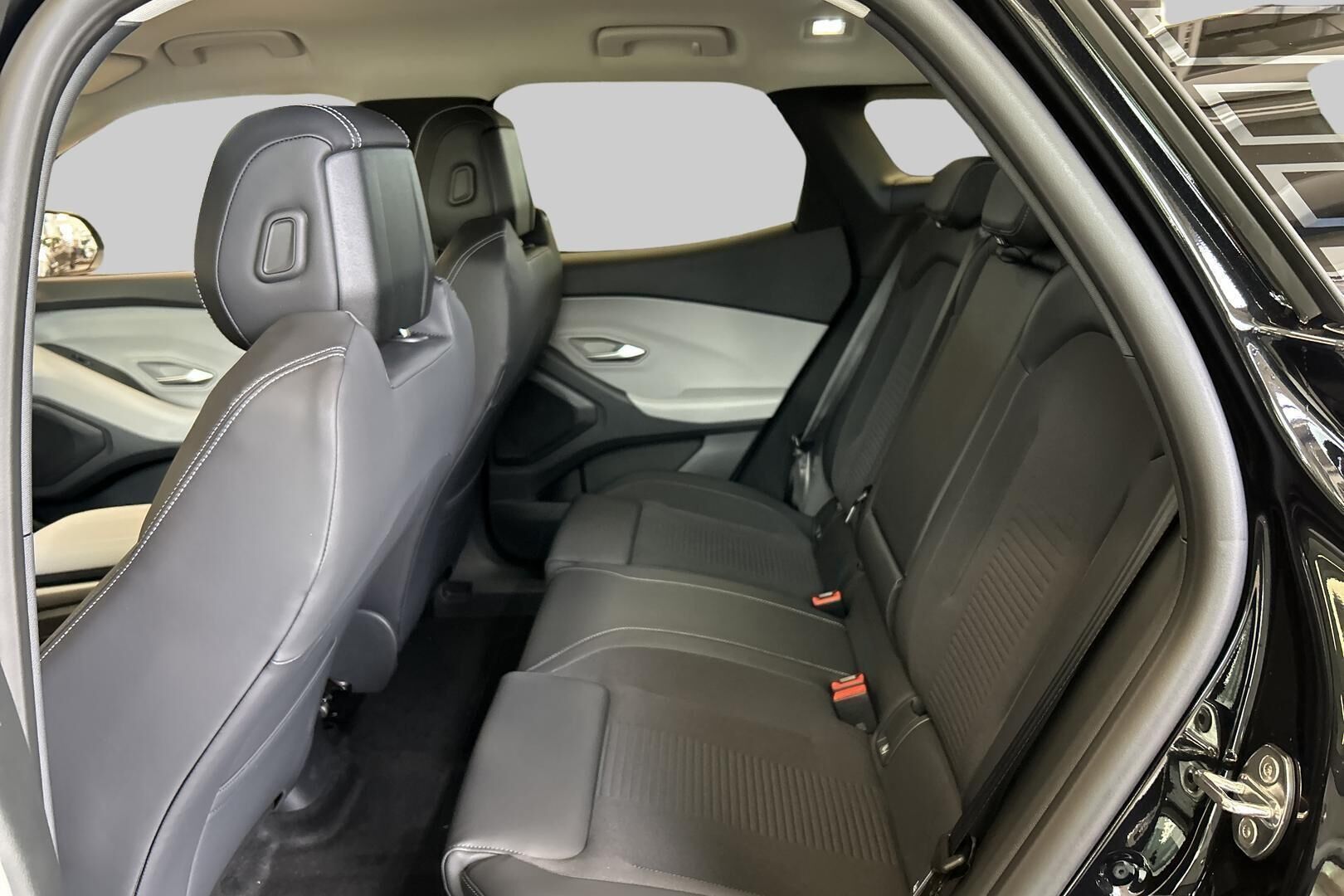 Ford Explorer iso kuva 15