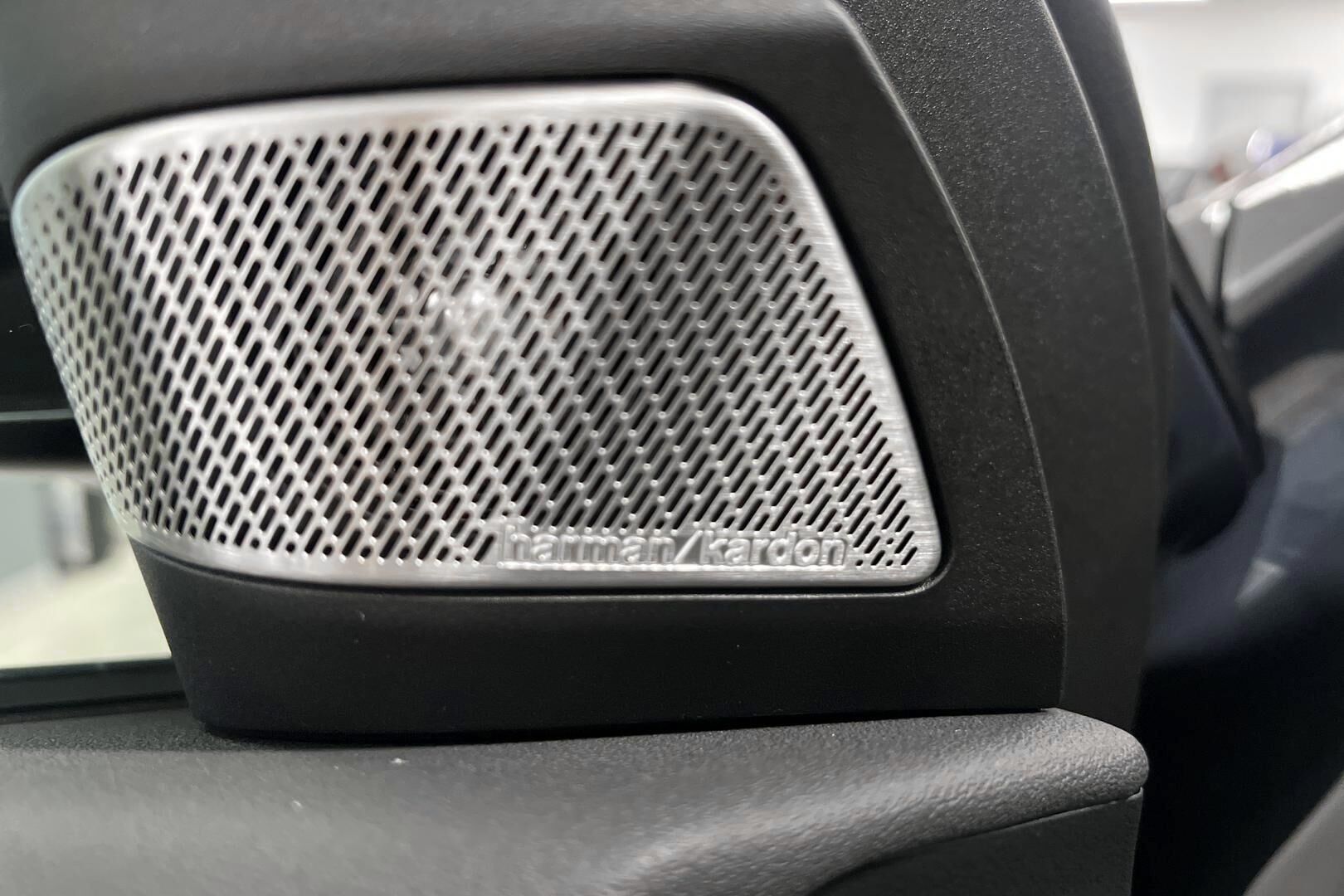 BMW iX3 iso kuva 21