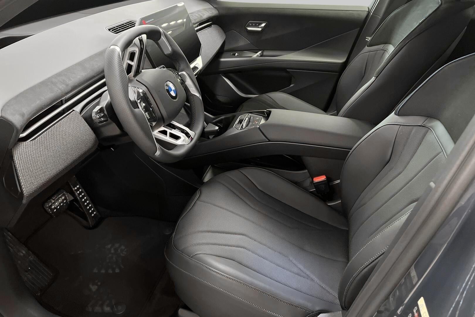 BMW iX3 iso kuva 8