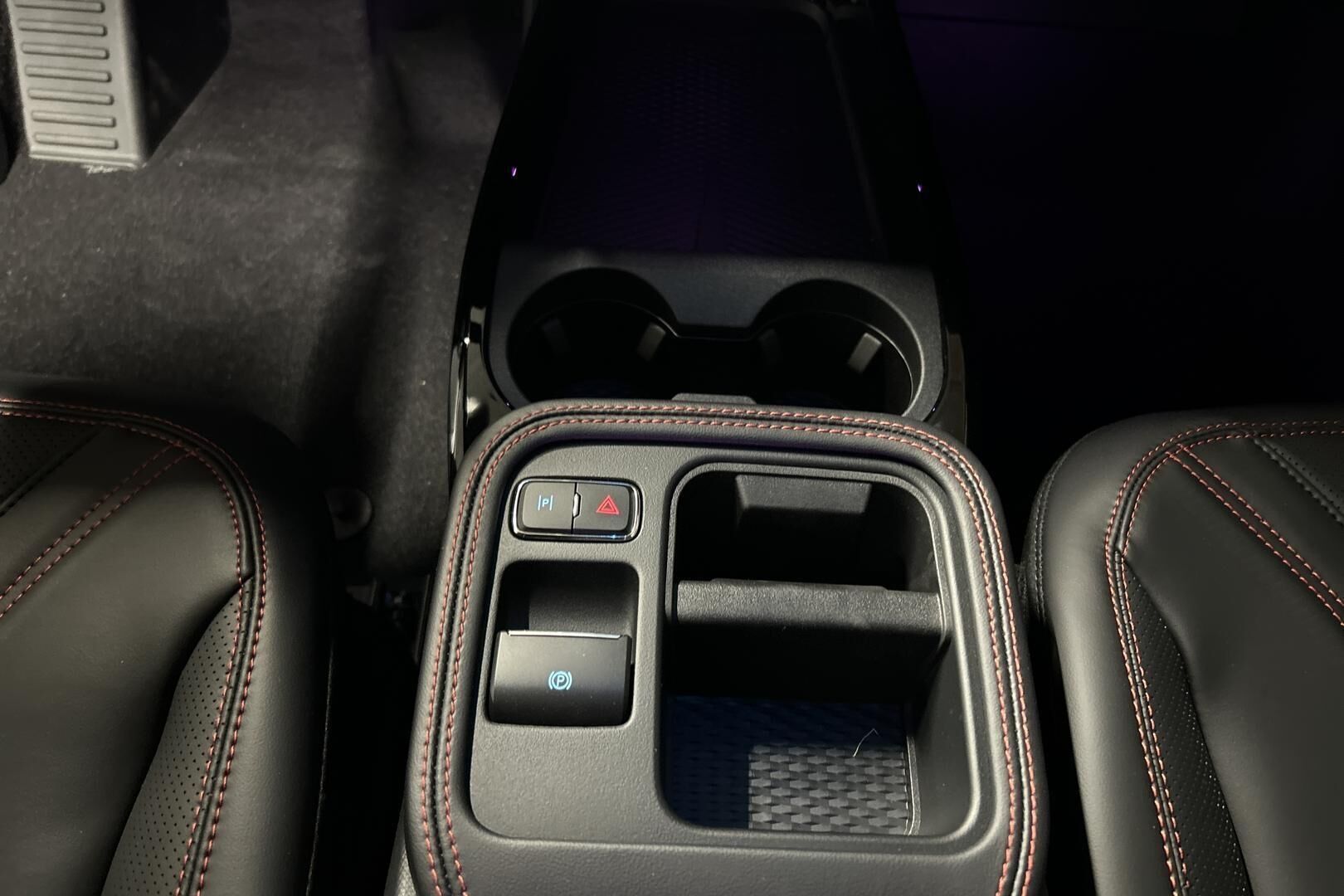 Ford Mustang Mach-E iso kuva 25