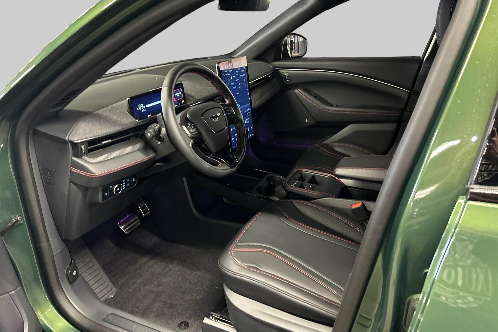 Ford Mustang Mach-E iso kuva 17