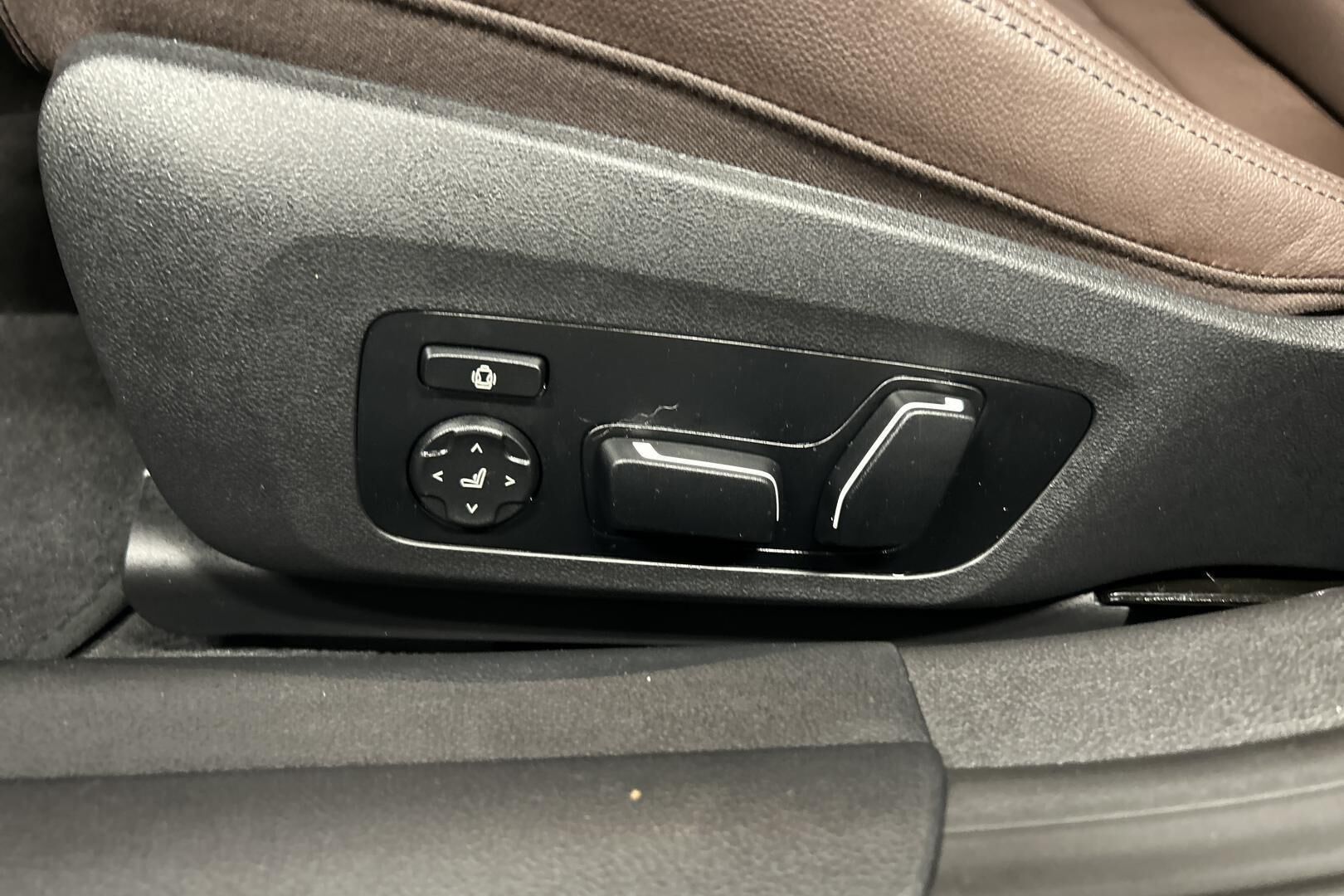 BMW I4 M60 iso kuva 27