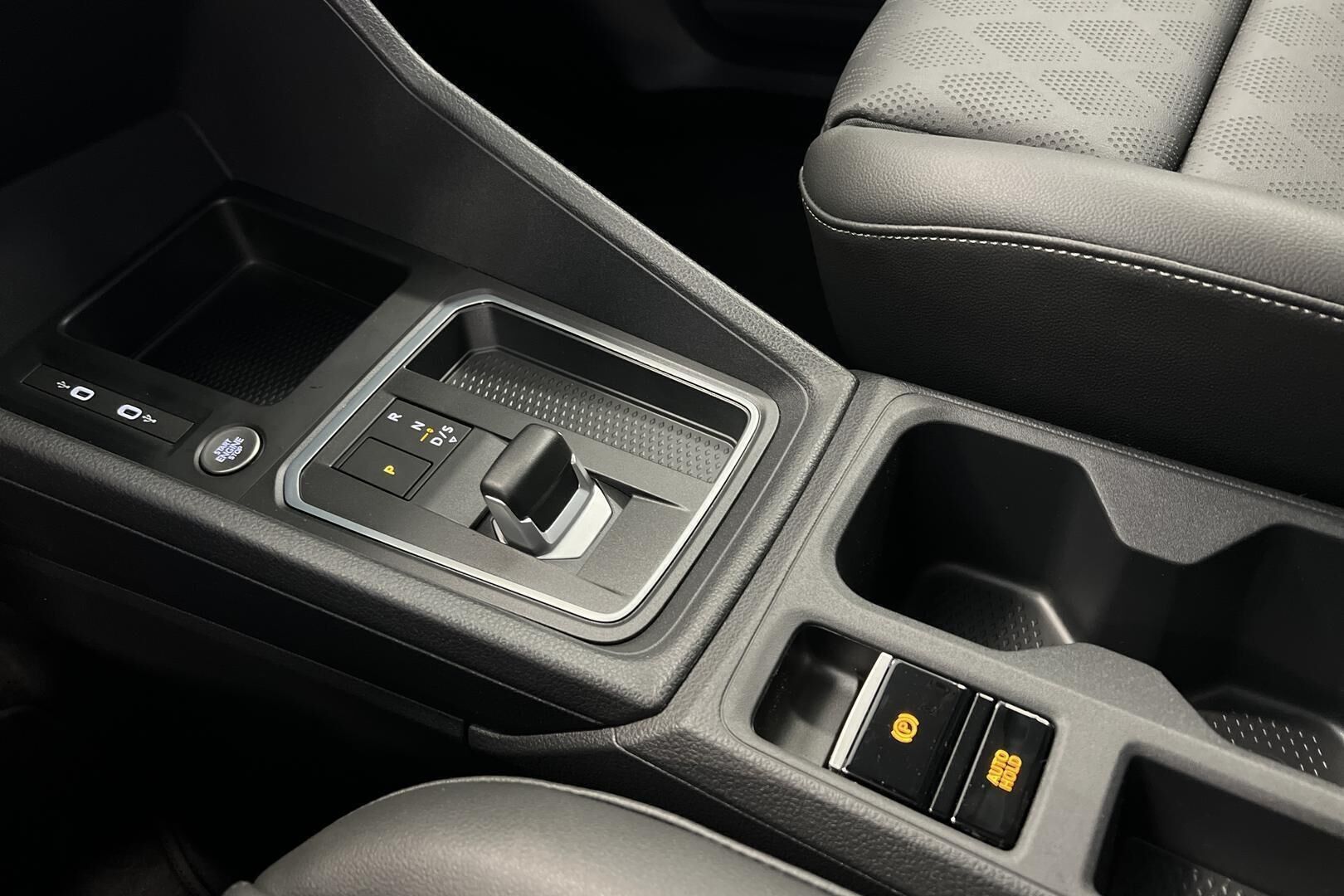 Ford Grand Tourneo Connect iso kuva 15