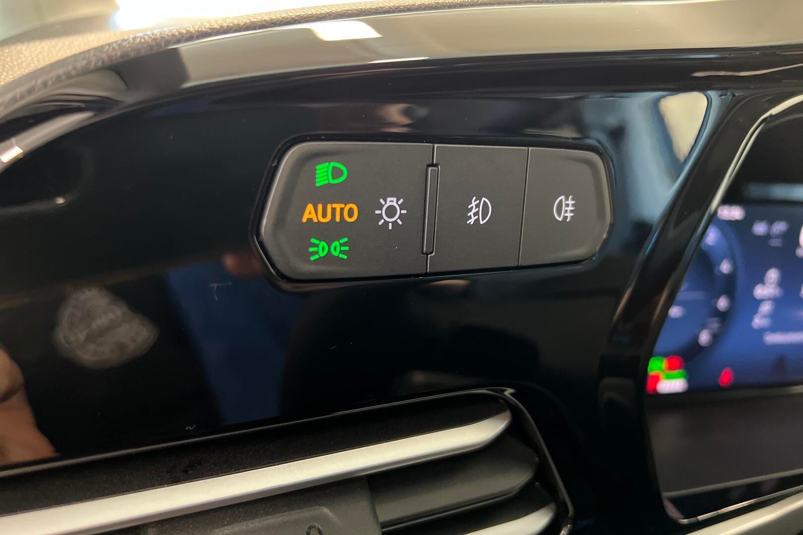 Ford Grand Tourneo Connect iso kuva 18