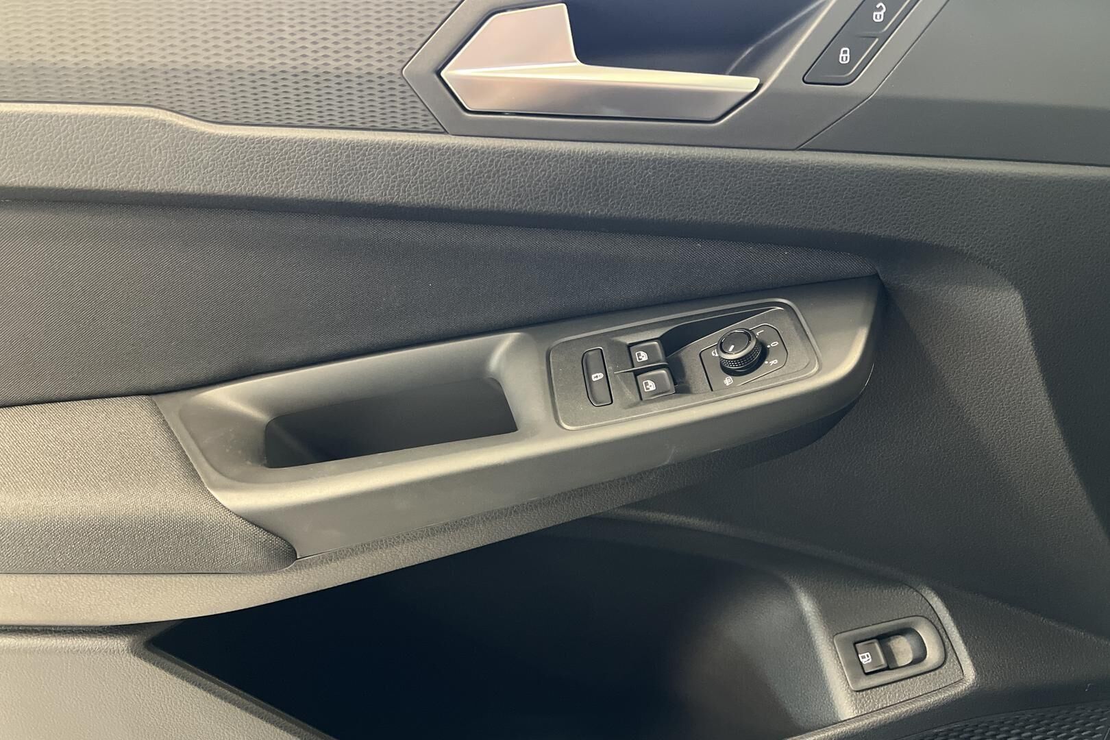 Ford Grand Tourneo Connect iso kuva 19