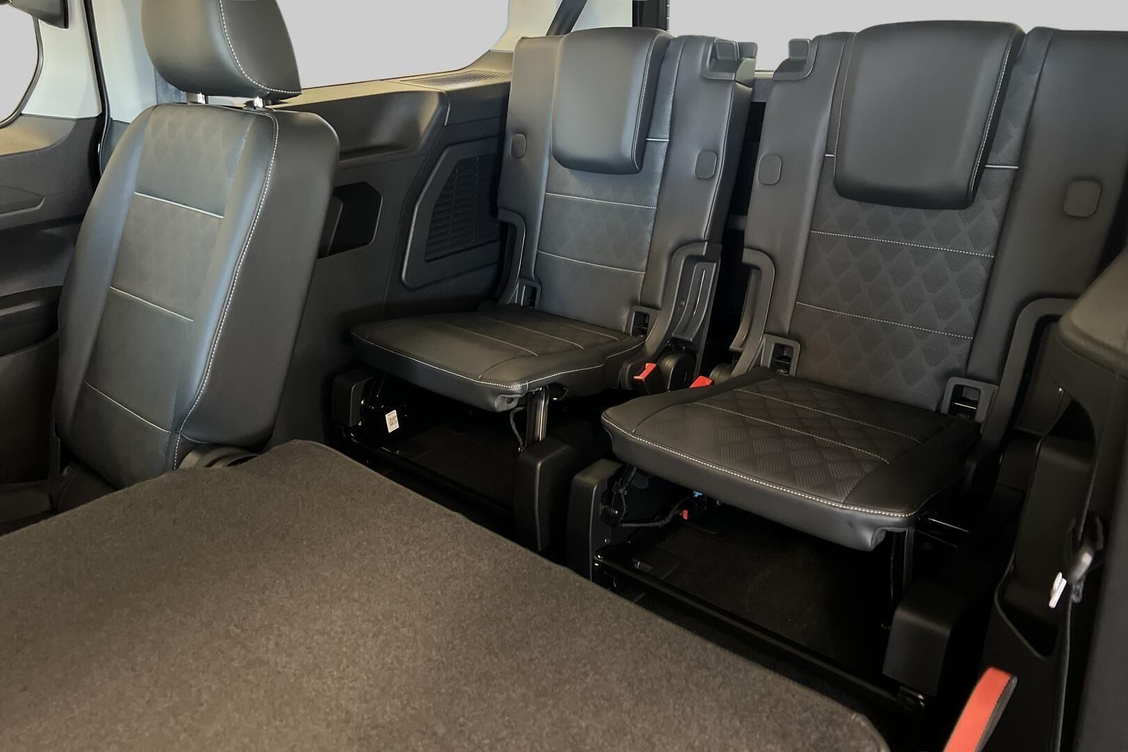 Ford Grand Tourneo Connect iso kuva 20