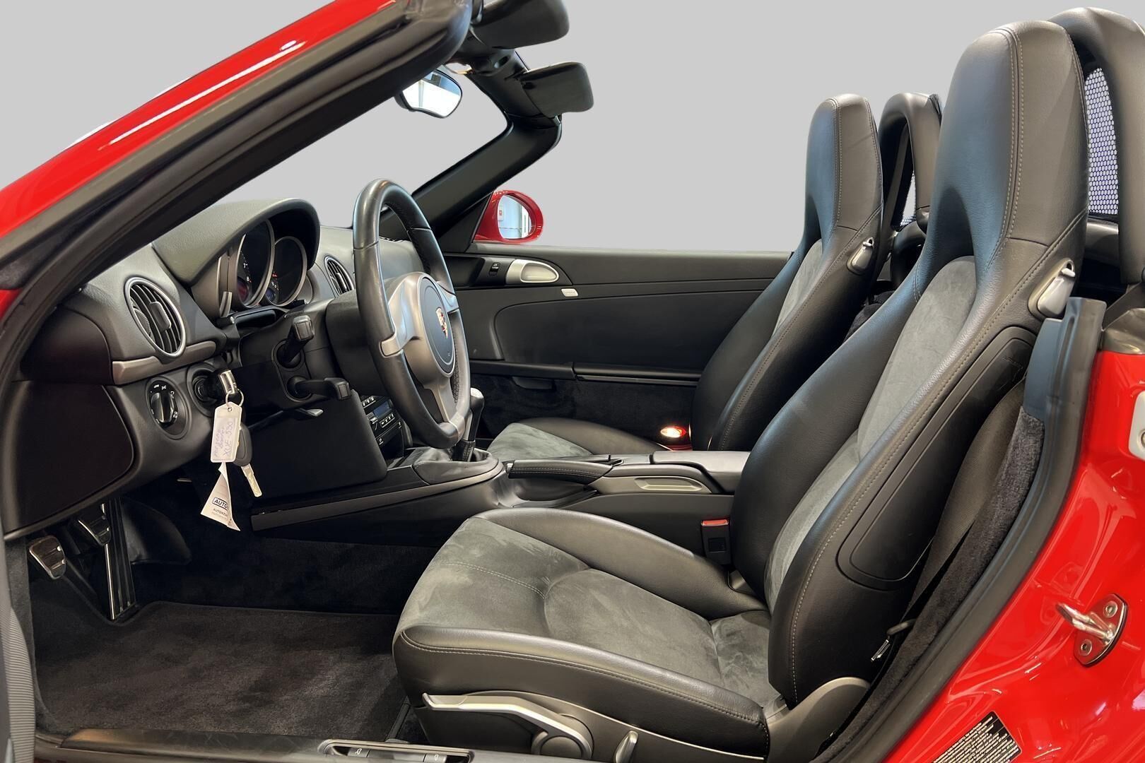 Porsche Boxster iso kuva 8