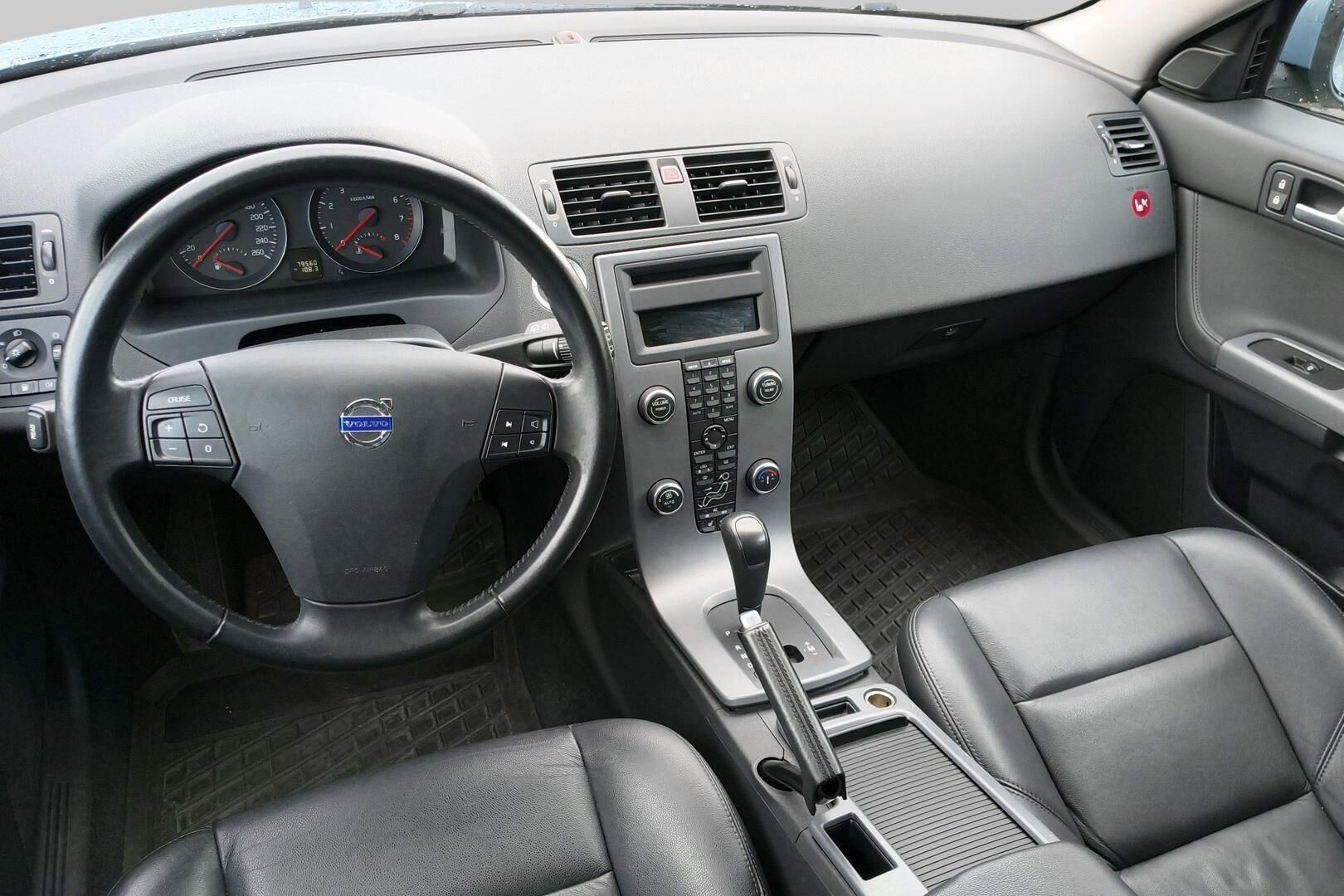 Volvo V50 iso kuva 2