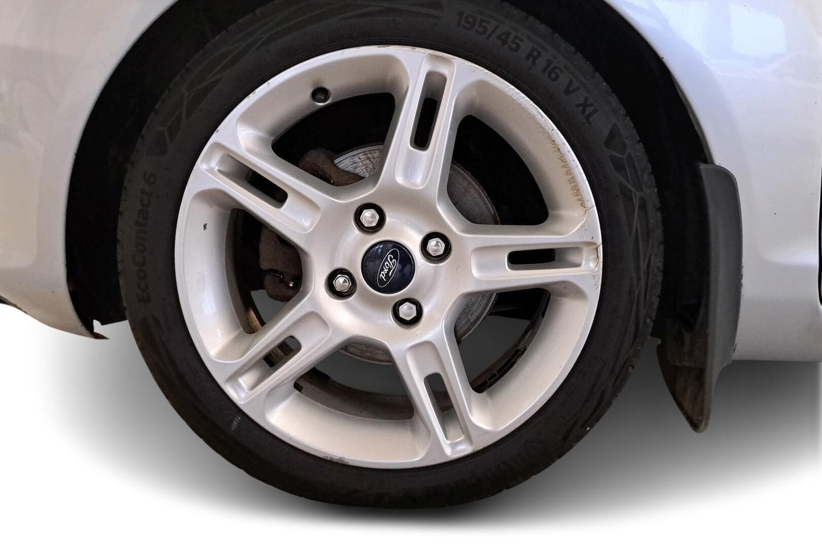 Ford Fiesta iso kuva 12