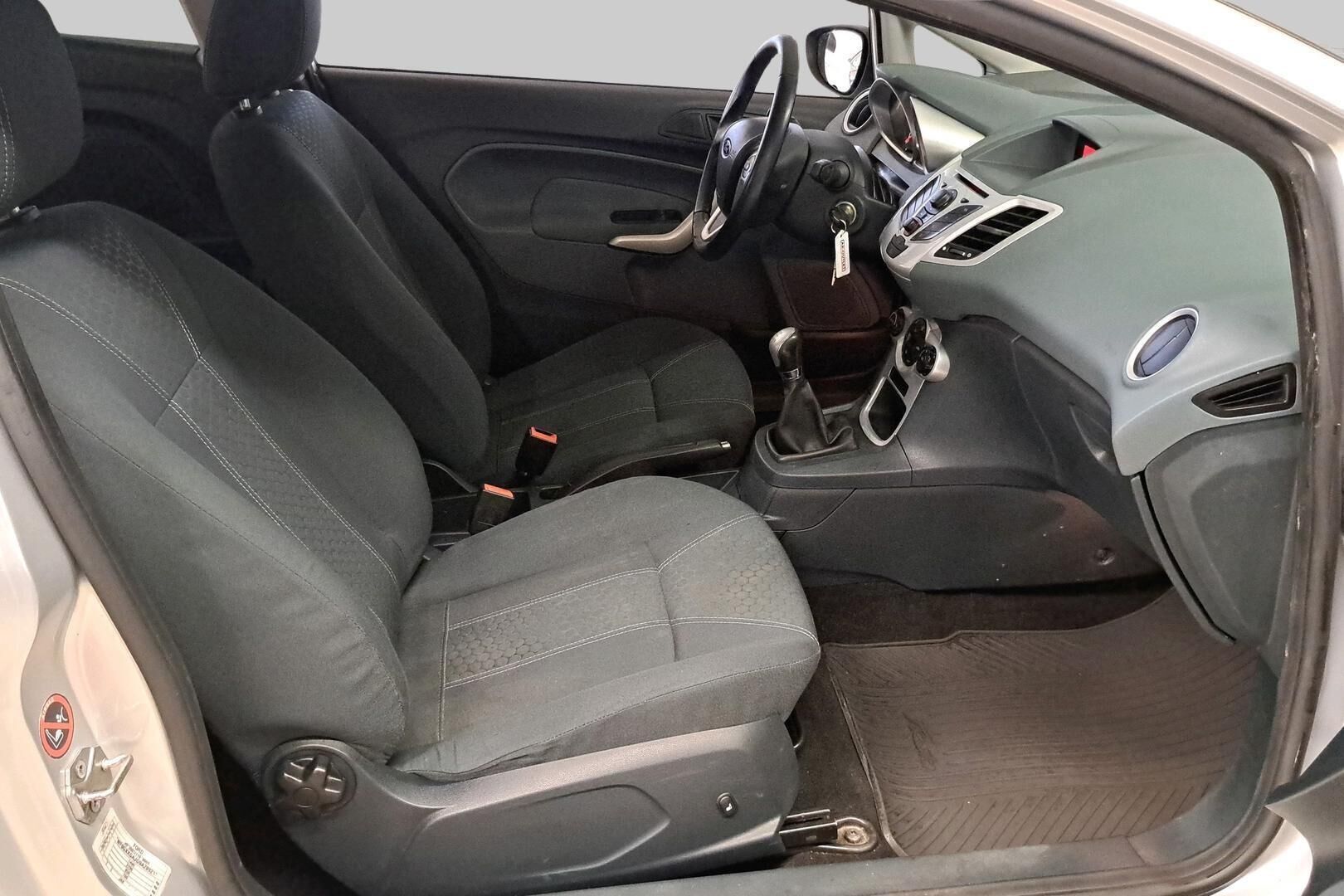 Ford Fiesta iso kuva 20