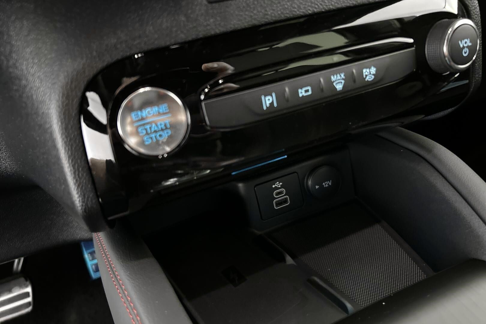 Ford Kuga iso kuva 22
