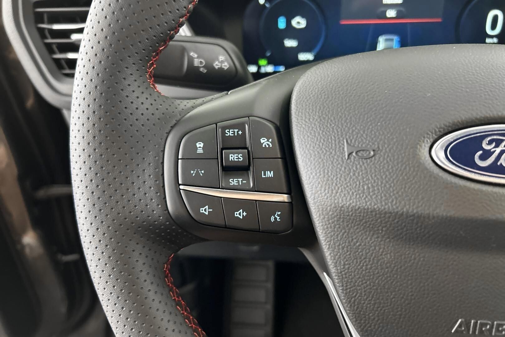 Ford Kuga iso kuva 23