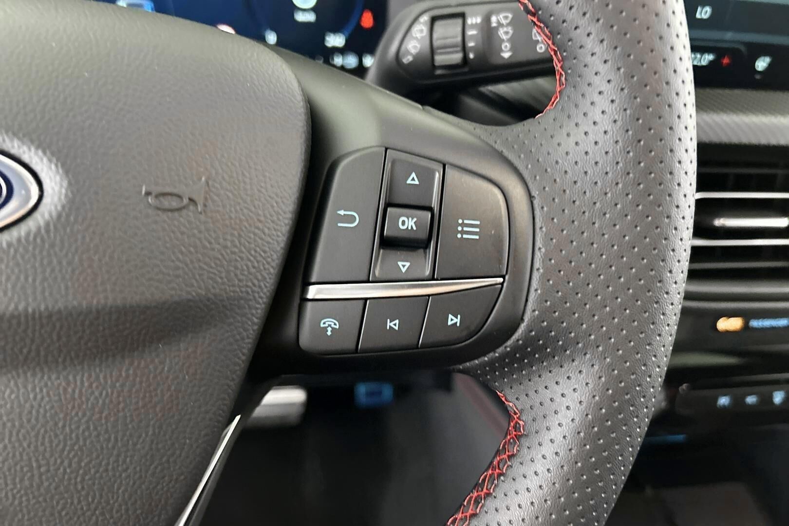 Ford Kuga iso kuva 24