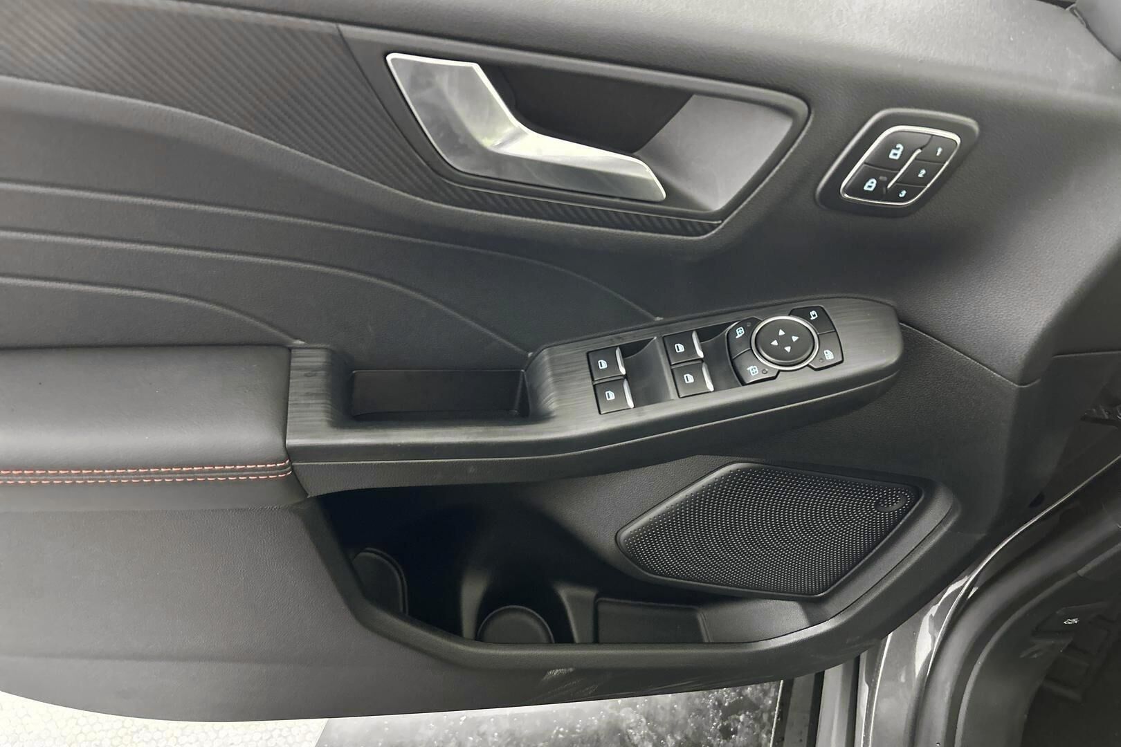 Ford Kuga iso kuva 29