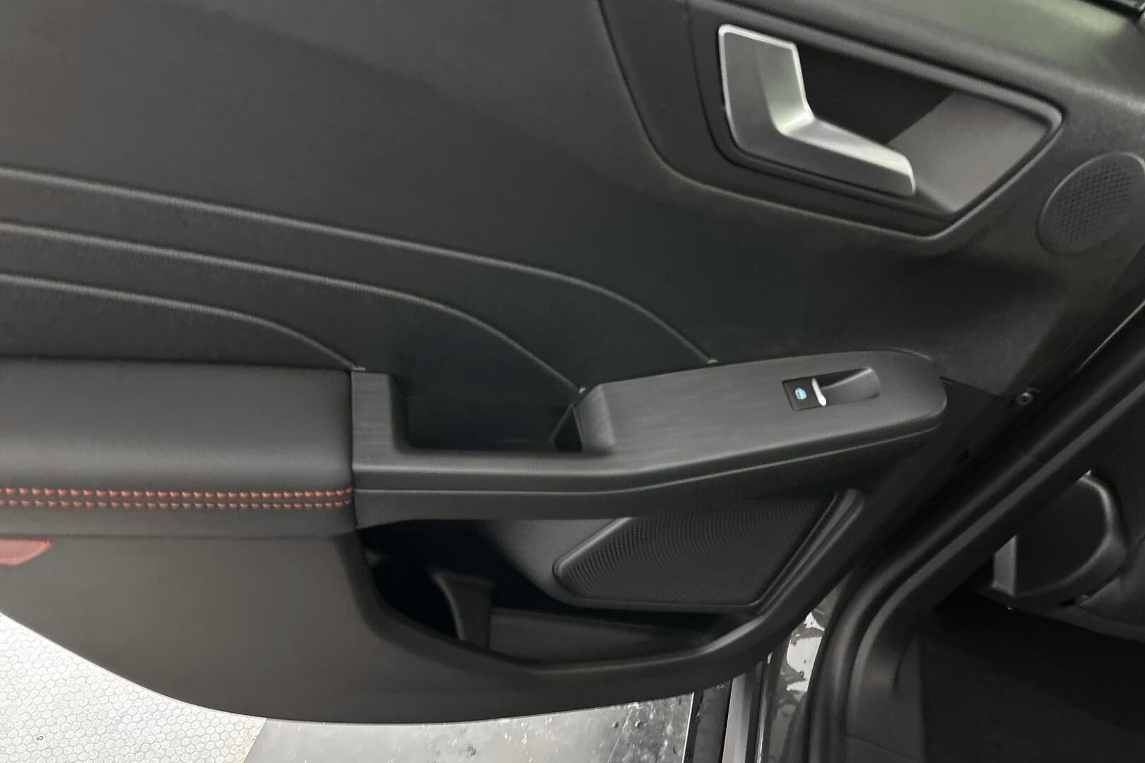 Ford Kuga iso kuva 30