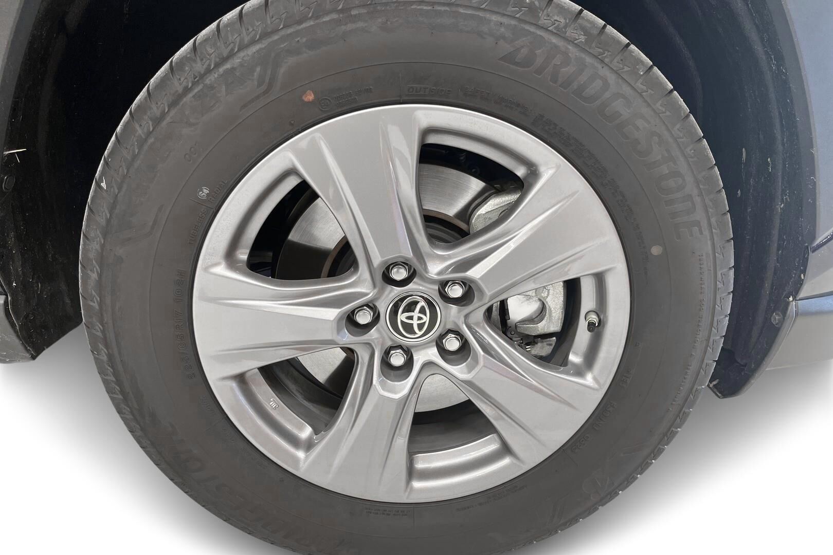 Toyota RAV4 iso kuva 11