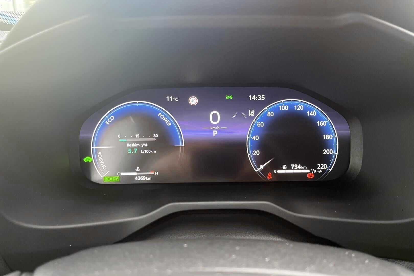 Toyota RAV4 iso kuva 12