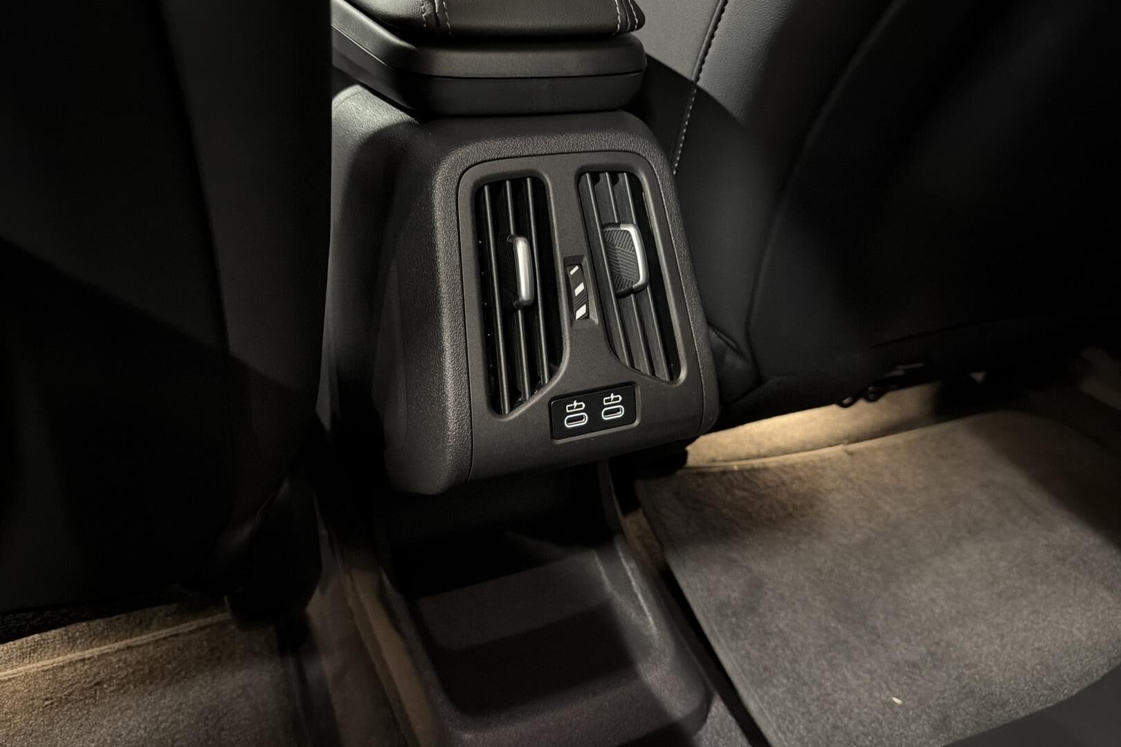 BMW X1 iso kuva 12