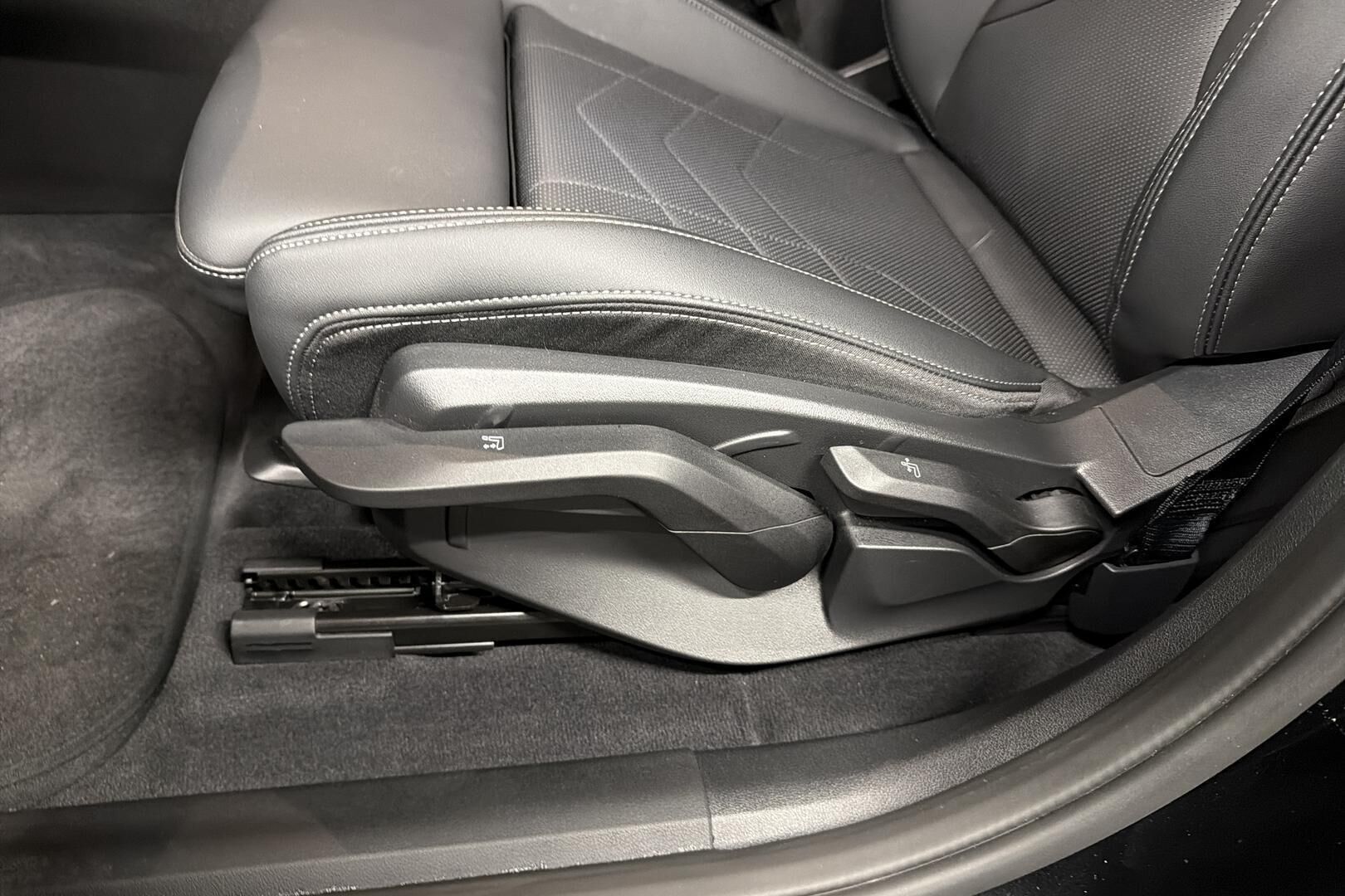 BMW X1 iso kuva 13