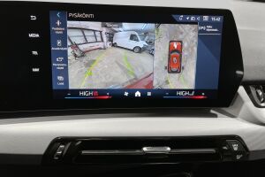 BMW iX2 esikatselu 21