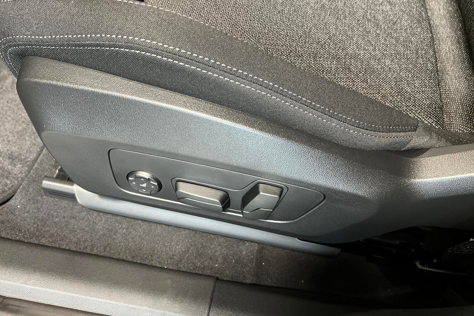 BMW iX2 iso kuva 15