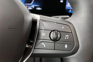 BMW iX2 esikatselu 19