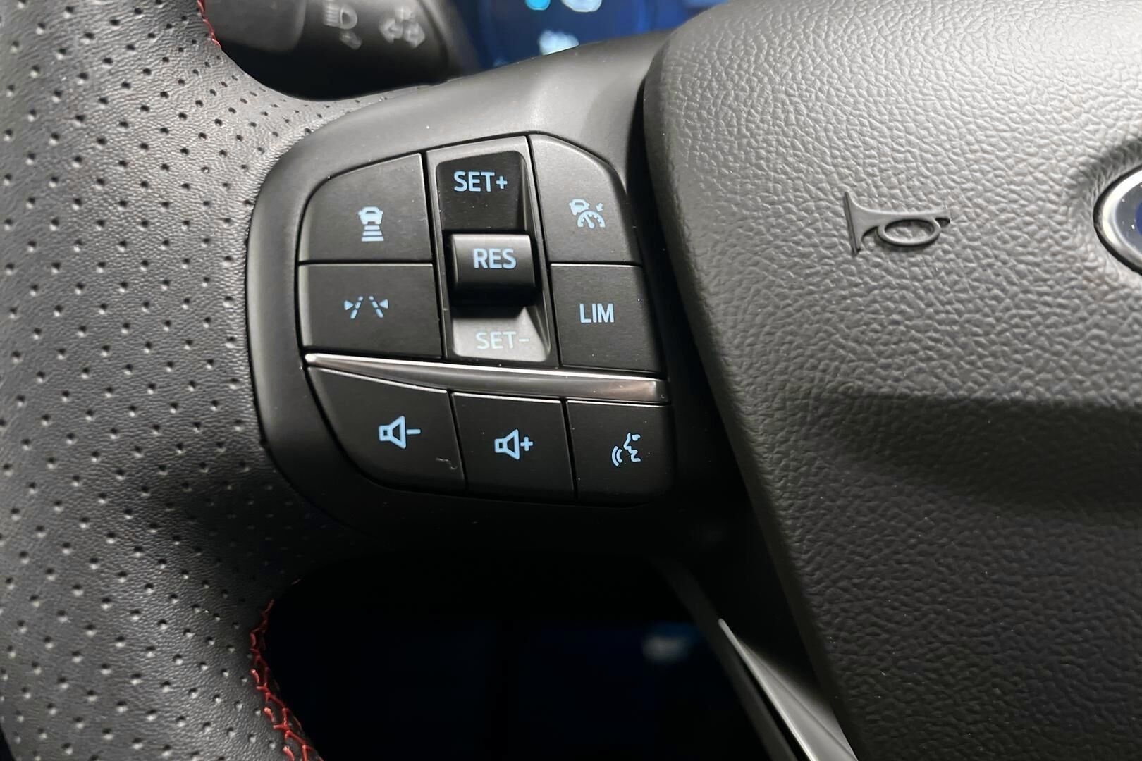 Ford Kuga iso kuva 17