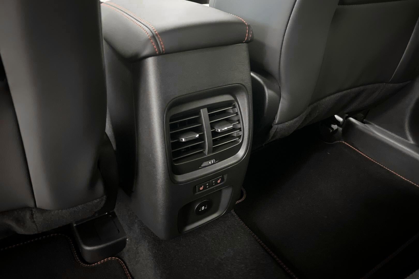 Ford Kuga iso kuva 22