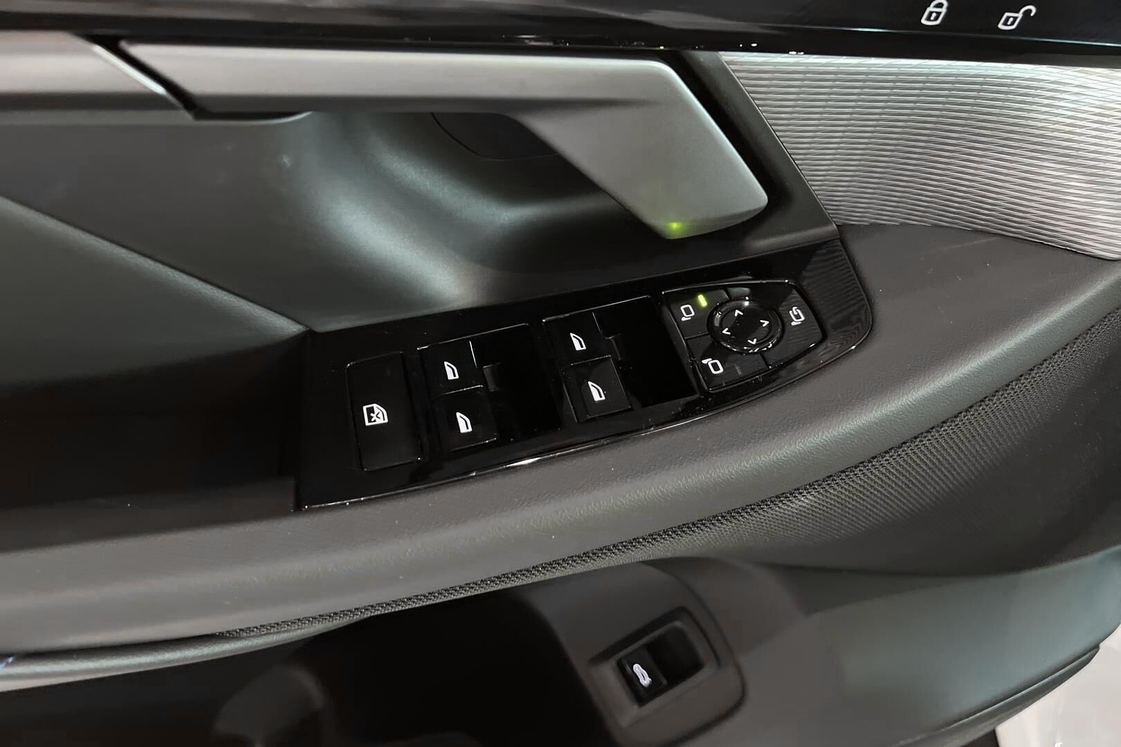 BMW i5 iso kuva 11