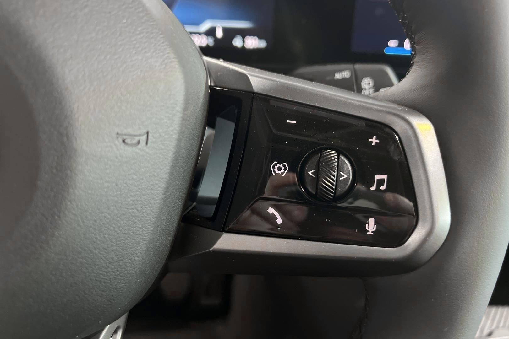 BMW i5 iso kuva 15