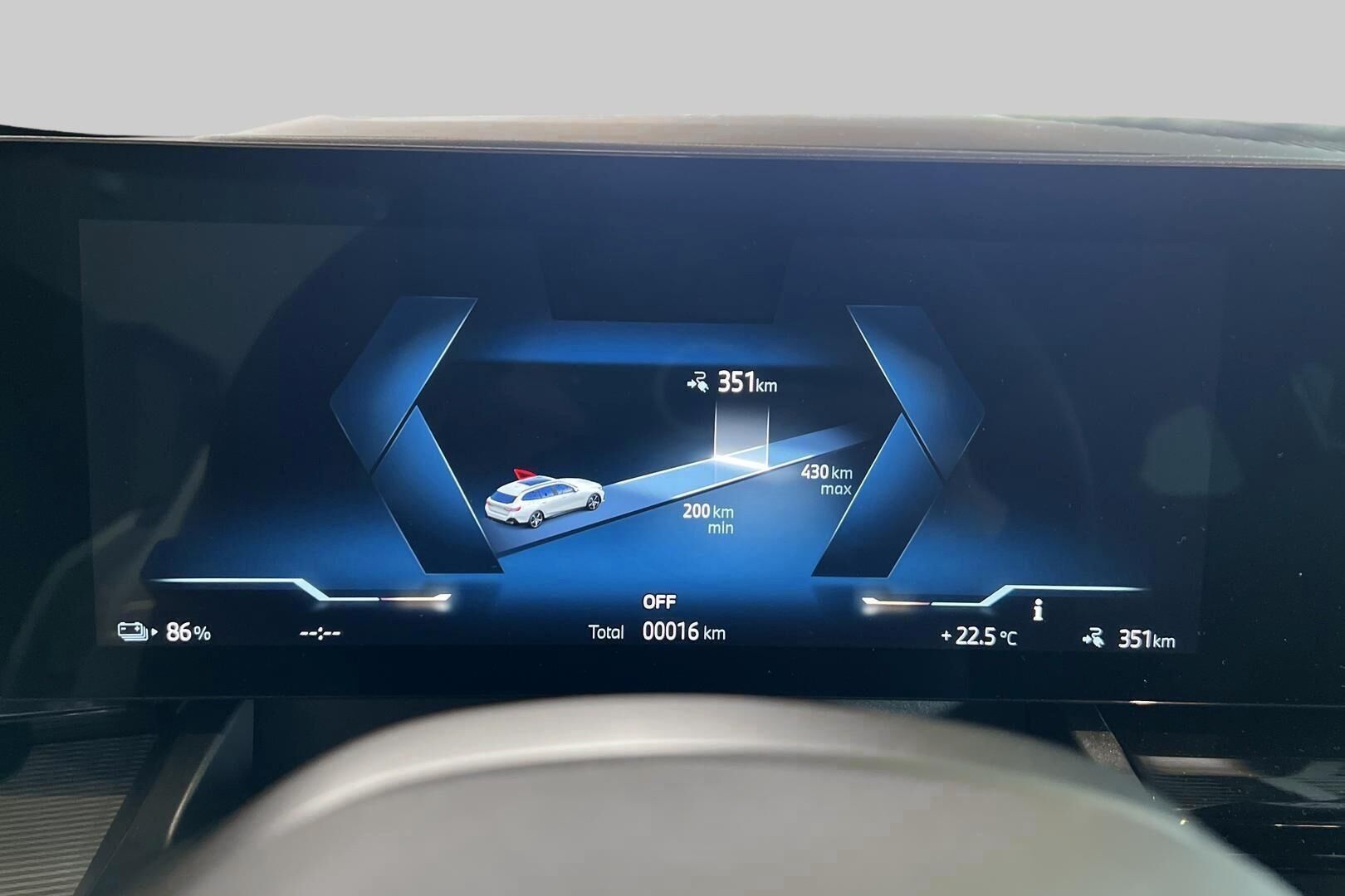BMW i5 iso kuva 16