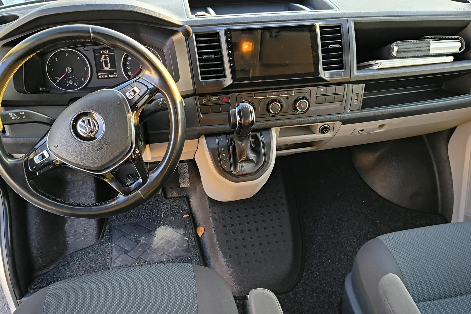 Volkswagen Transporter iso kuva 2