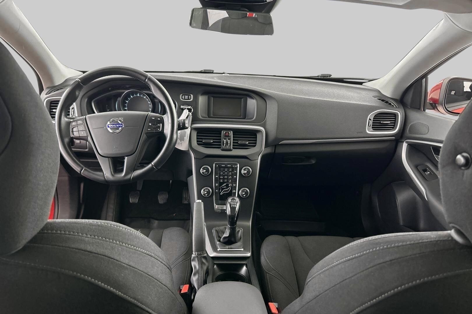 Volvo V40 iso kuva 11