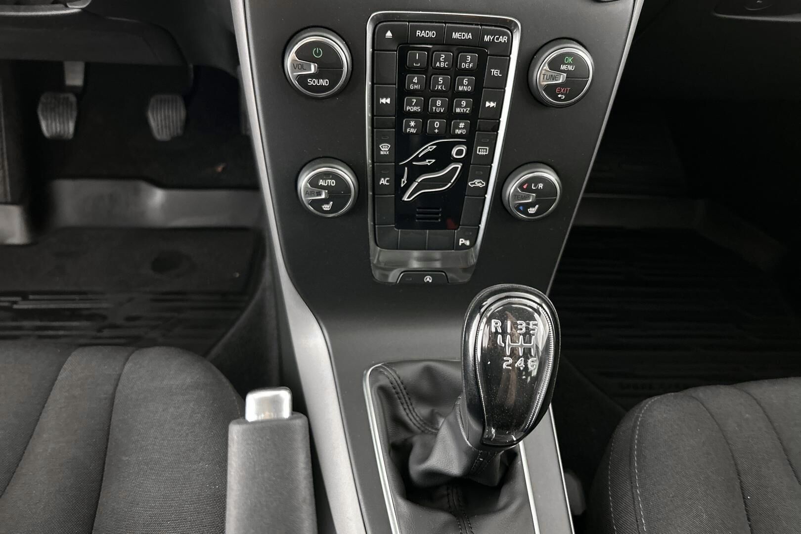 Volvo V40 iso kuva 14