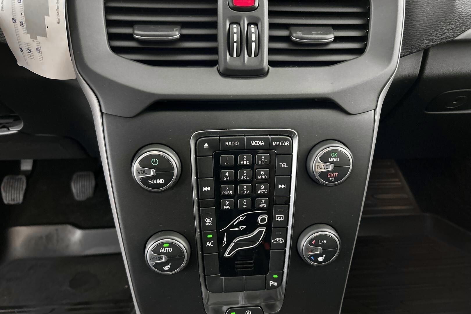 Volvo V40 iso kuva 18