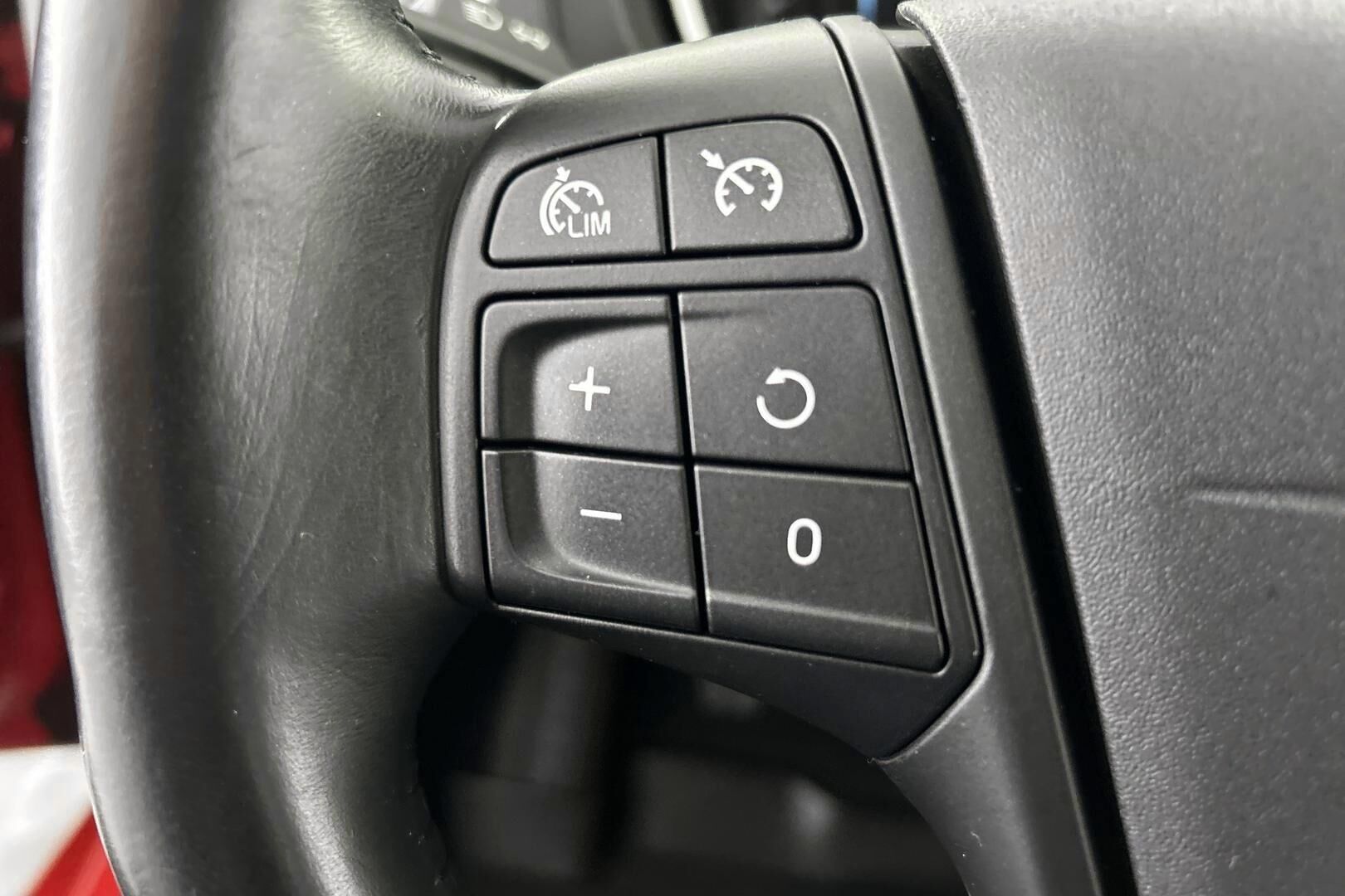 Volvo V40 iso kuva 19