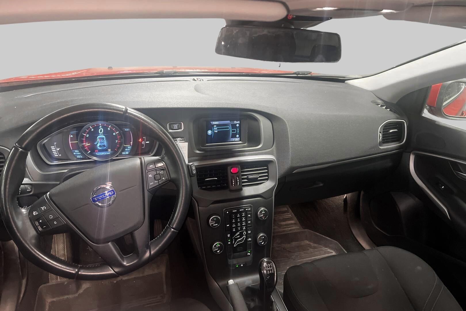 Volvo V40 iso kuva 2