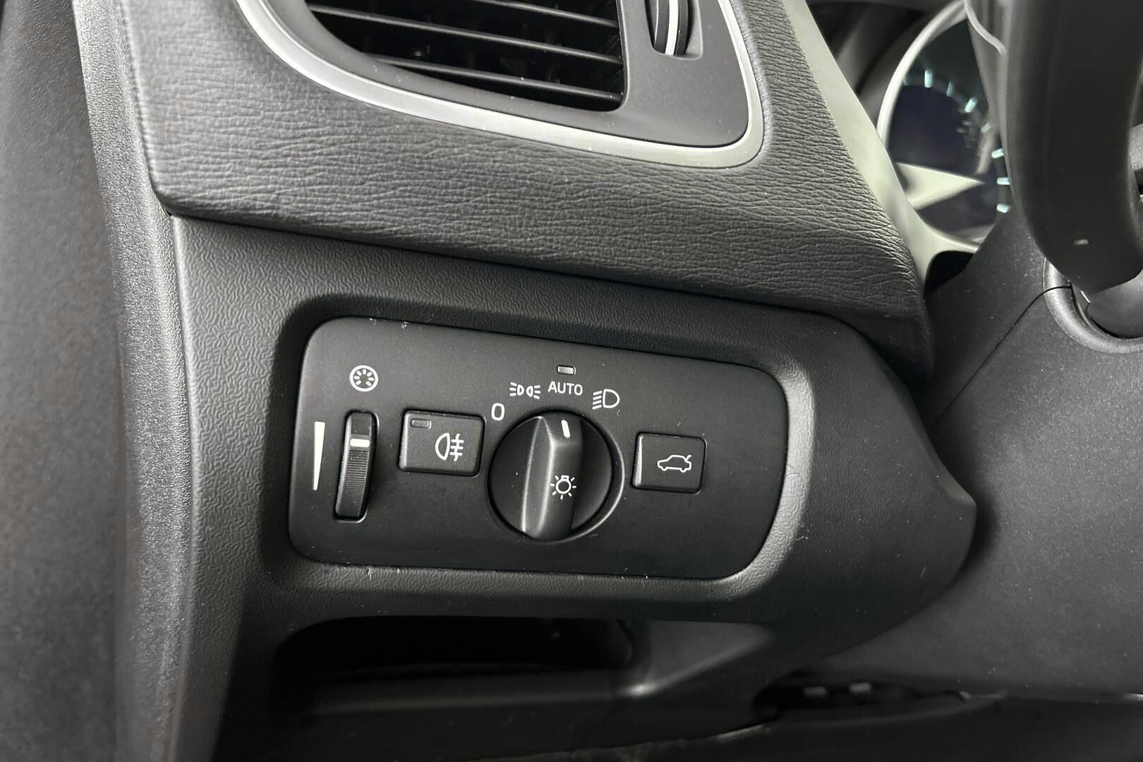 Volvo V40 iso kuva 21