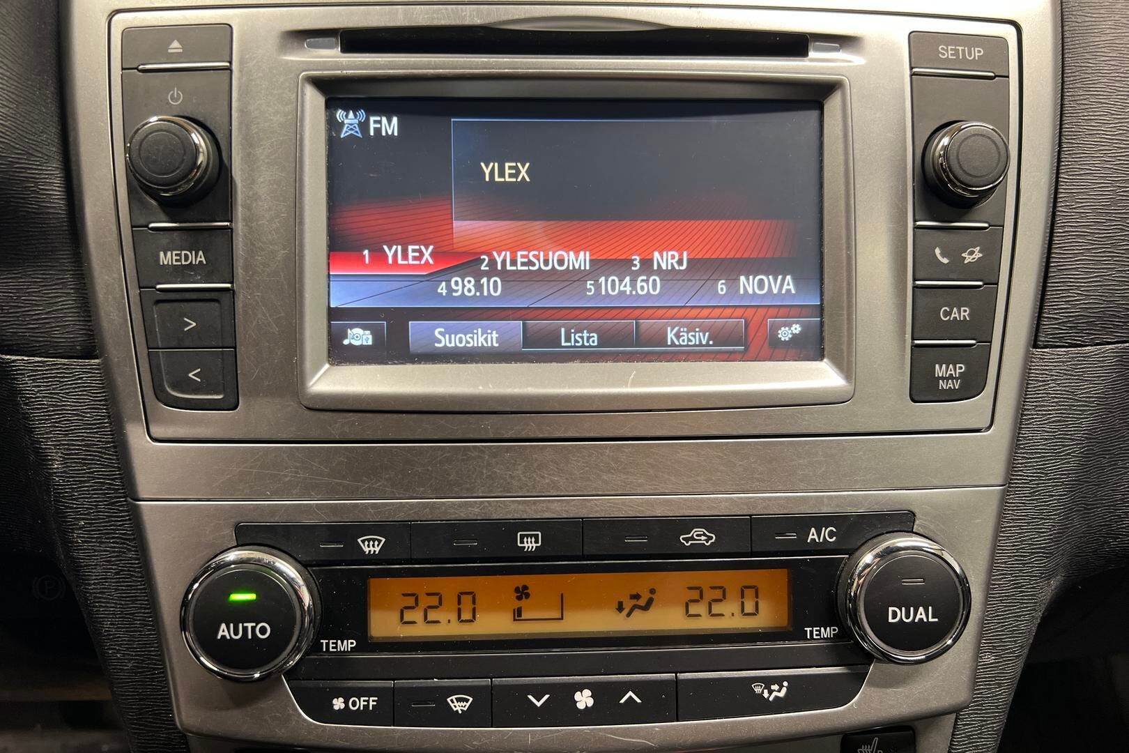 Toyota Avensis iso kuva 15