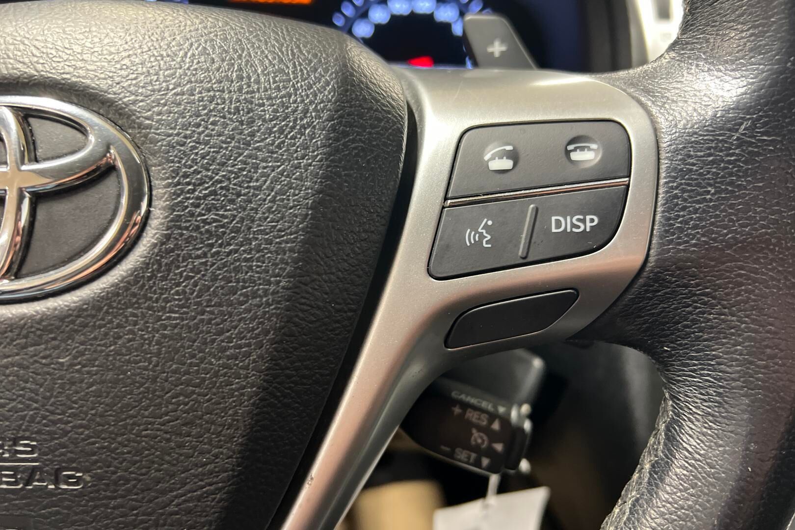 Toyota Avensis iso kuva 17