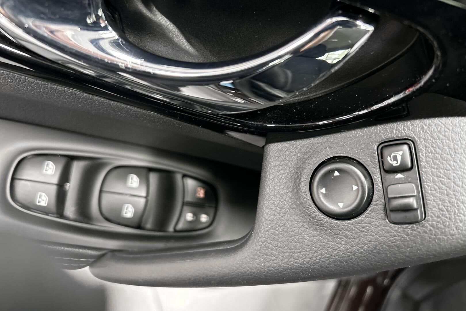 Nissan Qashqai iso kuva 24