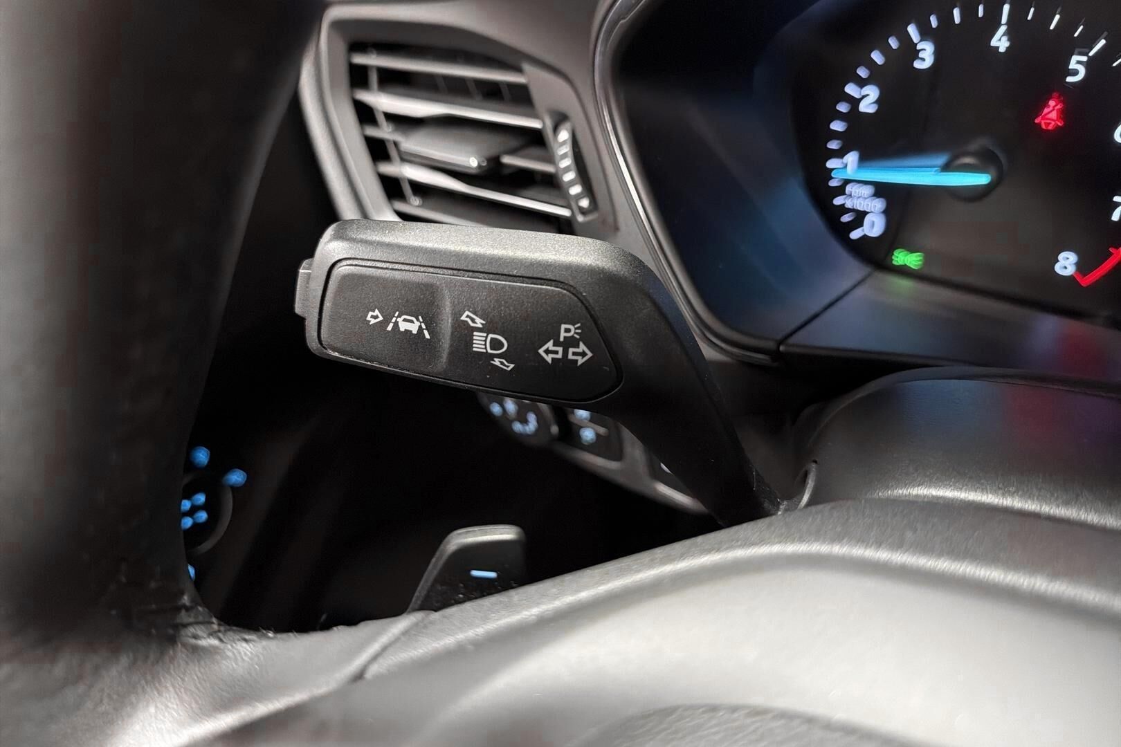 Ford Focus iso kuva 15