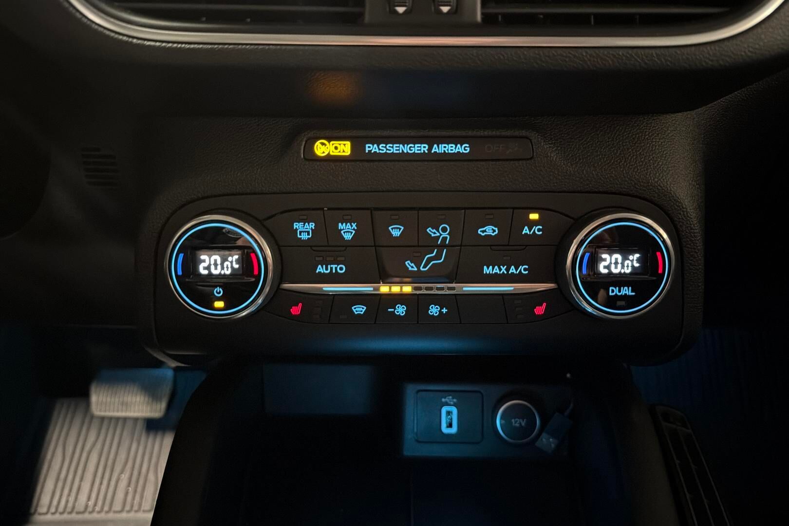 Ford Focus iso kuva 25