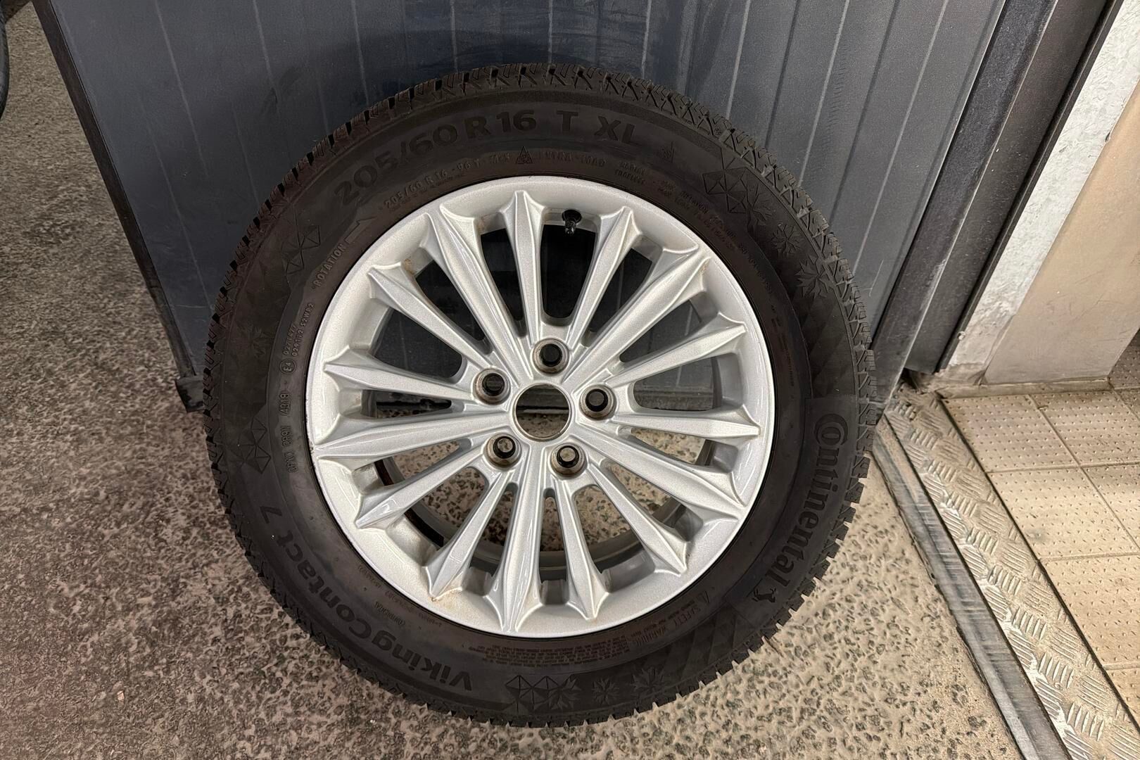 Ford Focus iso kuva 28