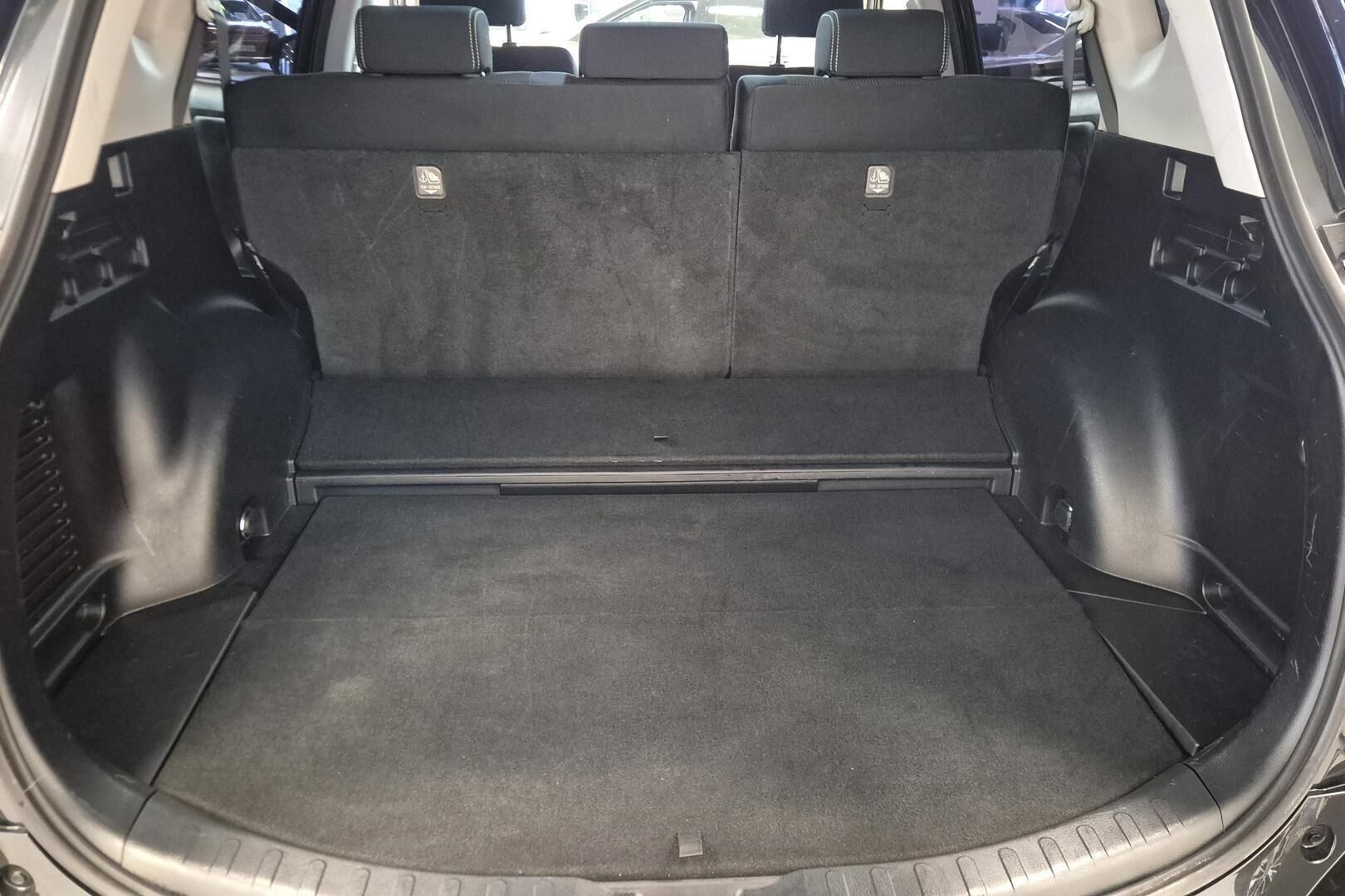 Toyota RAV4 iso kuva 12