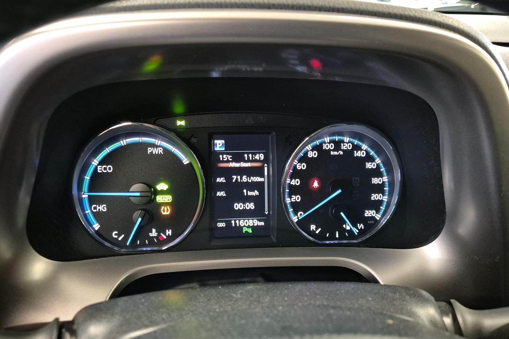 Toyota RAV4 iso kuva 14