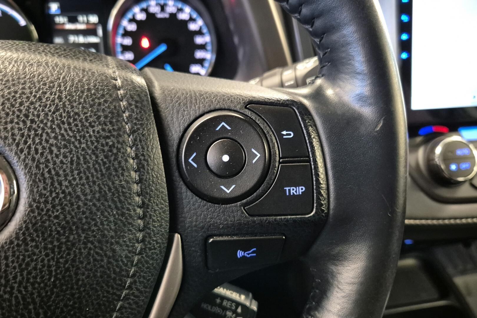 Toyota RAV4 iso kuva 19